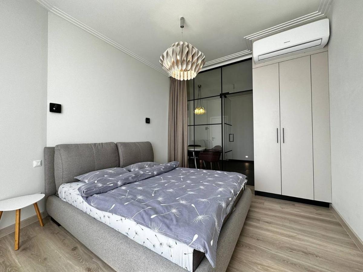Sea Symphony 3-Bedrooms Lux Apartment Одесса Экстерьер фото