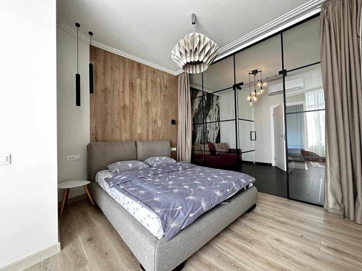 Sea Symphony 3-Bedrooms Lux Apartment Одесса Экстерьер фото